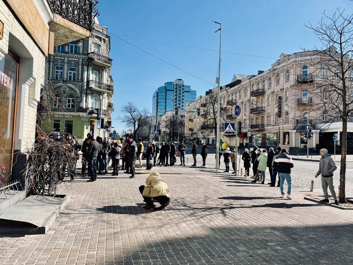 I see fewer and fewer journalists in the city. Here someone is filming a line of people in front of a pharmacy that was closed for almost two days. Only a few pharmacies are still open. All photos unless noted: Yevgenia Belorusets.