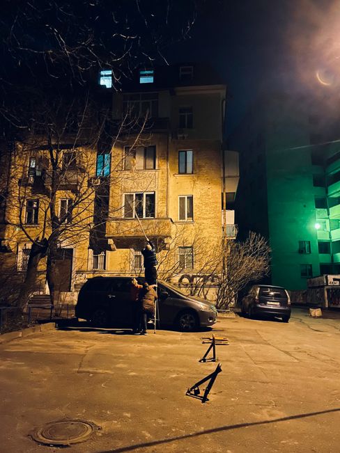Everyone in Kyiv is trying to stay alert and do everything they can to protect themselves and others. Here our neighbors get a pink balloon from a tree.