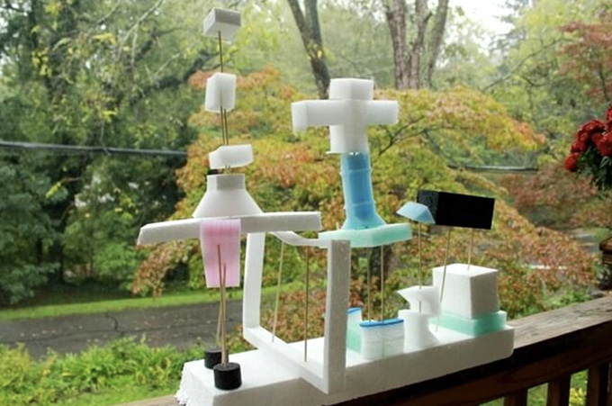 Kids make sculptures and work on their engineering skills using foam and skewers.